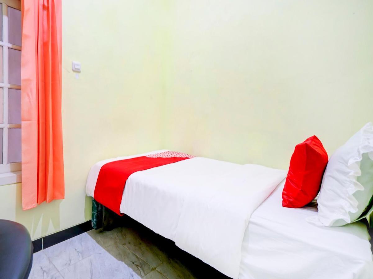 Oyo 3949 Griya Aisyah Syariah Hotel